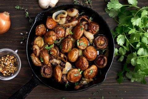 cooked-mushrooms-in-cast-iron-pan-KRV2KA7.jpg